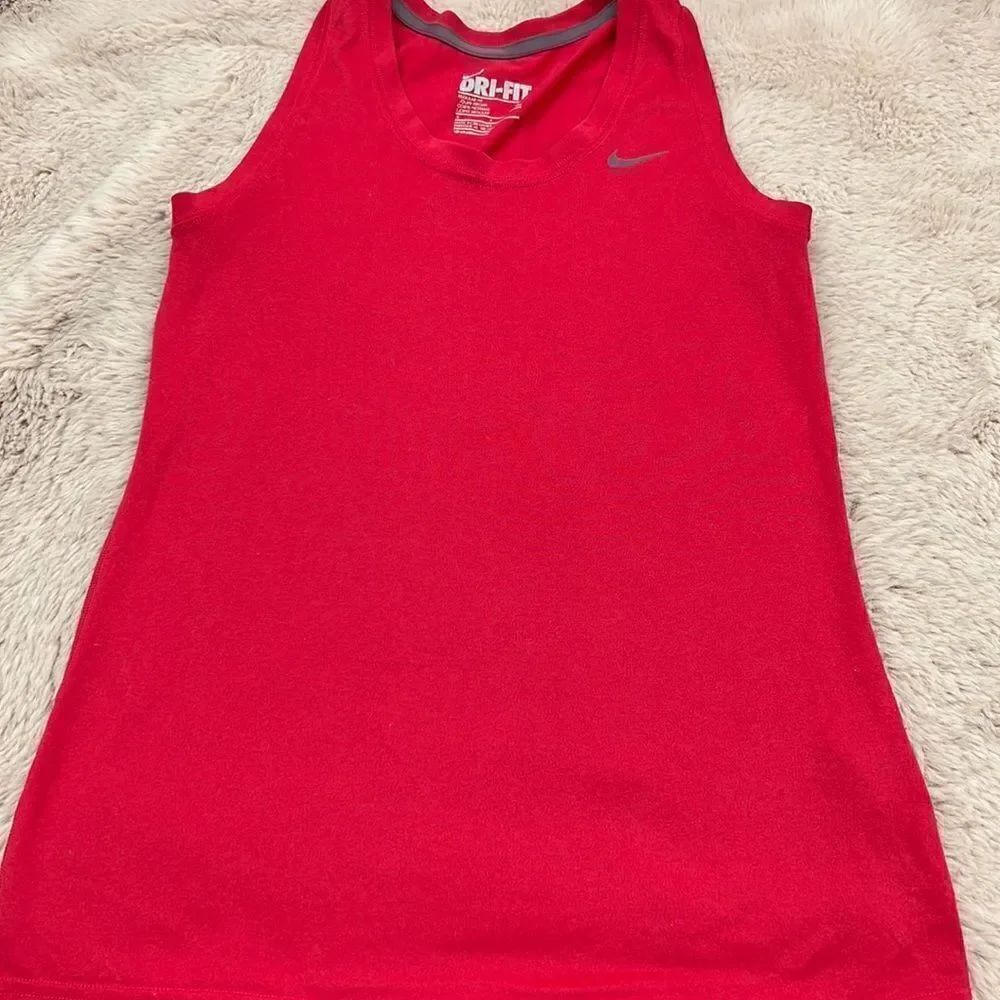 Nike small women’s regular fit dri fit sleeveless tank